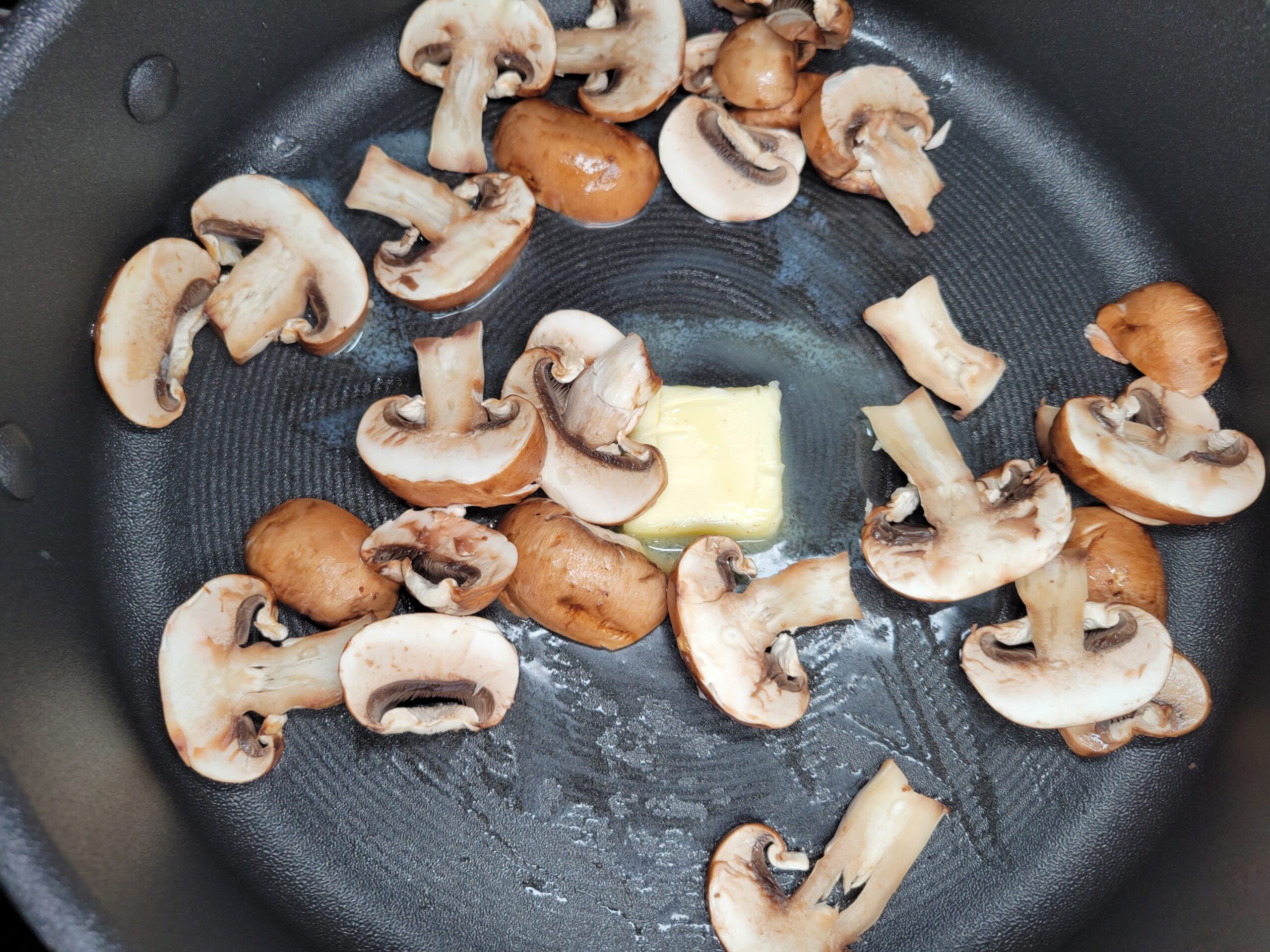 Scallops Mushrooms & Pearl Onions