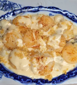 Scallops Mushrooms & Pearl Onions in White Wine Sauce