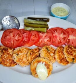 Salmon Cakes with Dill Hollandaise Sauce